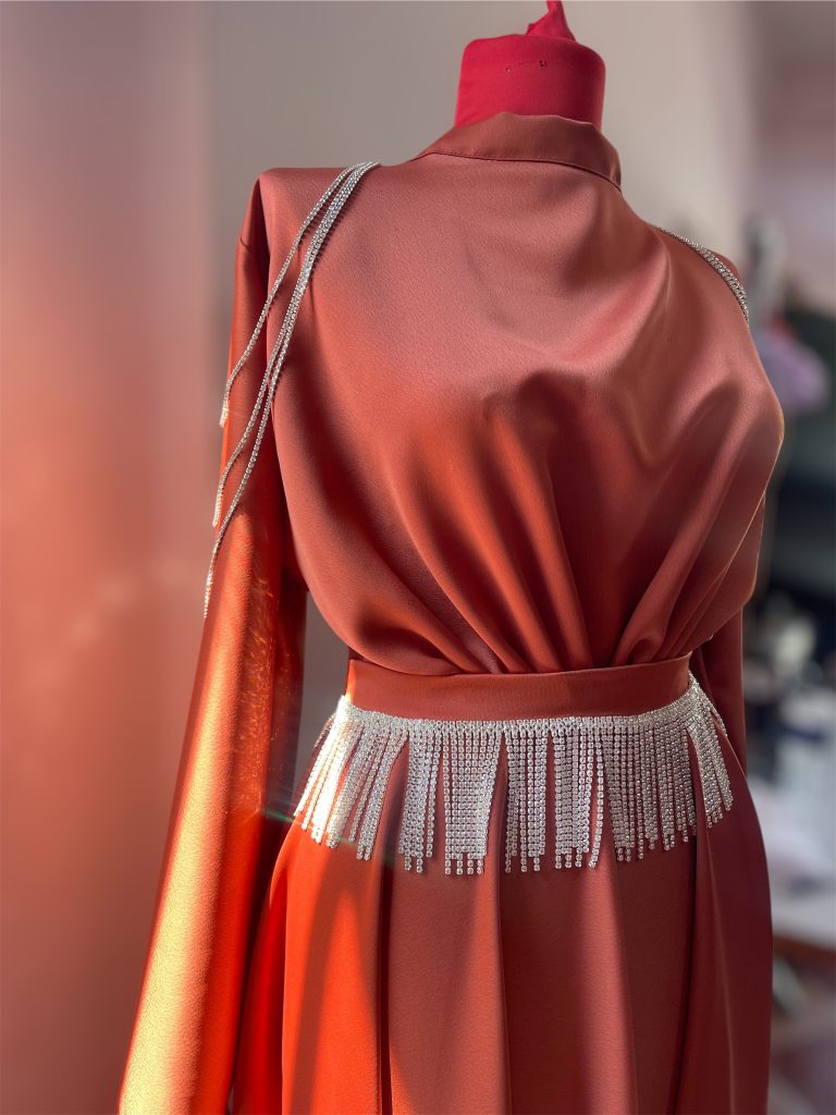 Fustan saten me gure